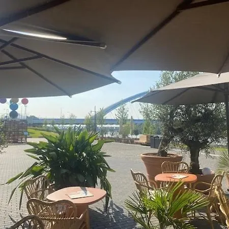 Апартаменти Eurovea Tower 21p Amazing View Братислава